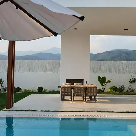 Villa Ashta - Aura *